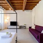 Unyca - Pitti Daire Floransa